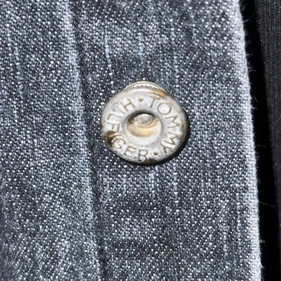 Vintage Tommy Hilfiger Denim Embroidered Button Down Shirt - Picture 5 of 6